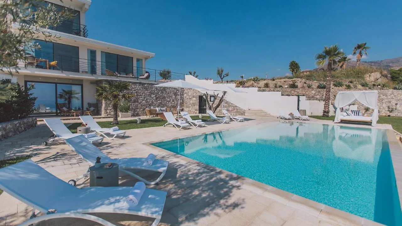 Villa Triscele 10, Emma Villas 지아르디니낙소스